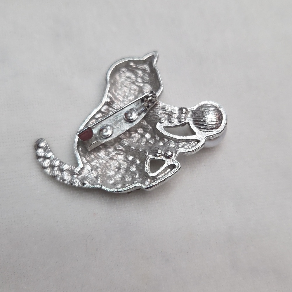 Women's Silver Cat With Ball Pearl Brooch Retro Style Pin Rhinestones Elegant - Picture 4 of 5